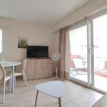 Les Presidents Proche, Wifi Et Balcon Apartamento *